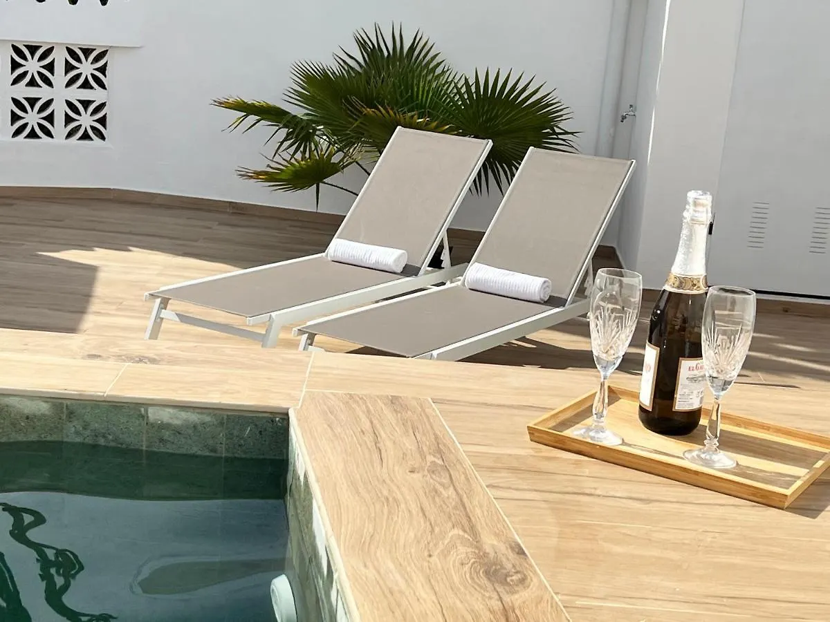 Nyaraló Karibu Beach & Pool Marbella
